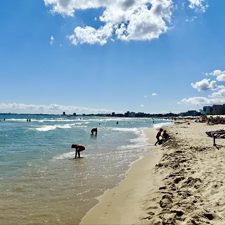 Carina - Menada Σάνι Μπιτς